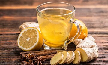 Ingredientes para preparar una infusión de jengibre y limón