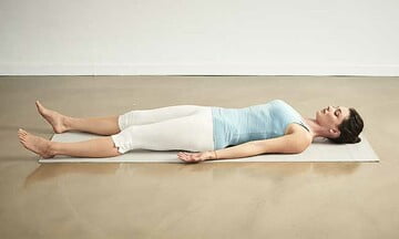 Postura de yoga Shavasana 